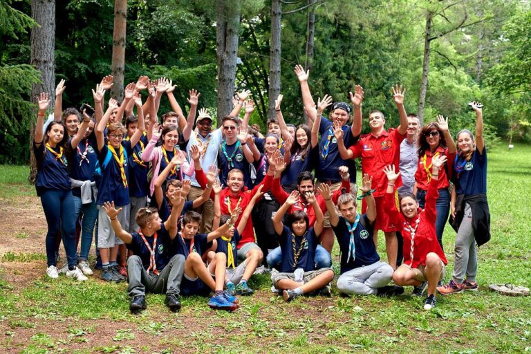 All scouts of the world and nature lovers